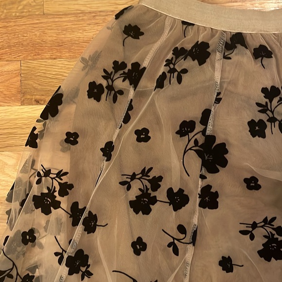 Chicwish size XS 3D Posy Double-Layered Mesh Midi Skirt in Caramel - Picture 2 of 2